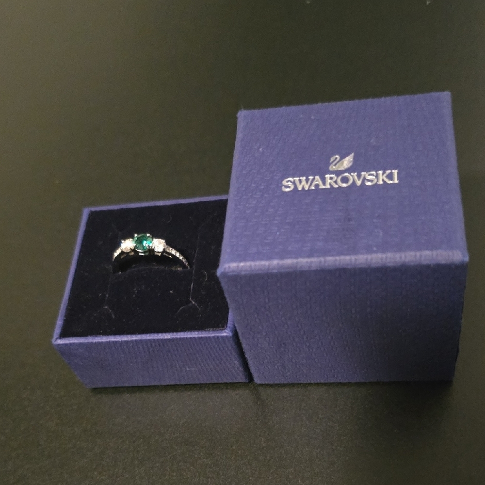 Swarovski Emerald Green and Silver Ring